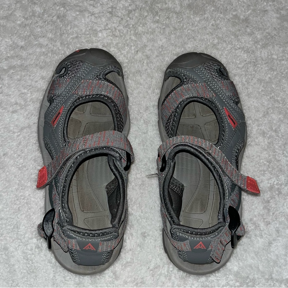 Humtto girls size 4.5 shoes